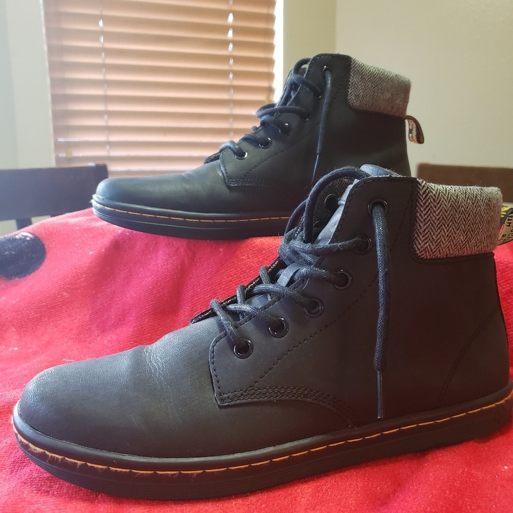 Black 6 eyelet Dr. Martens Boots
